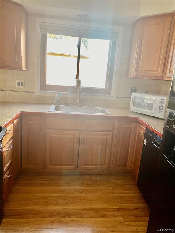 21664 Hall Road Woodhaven, MI 48183 - Photo 12 of 45