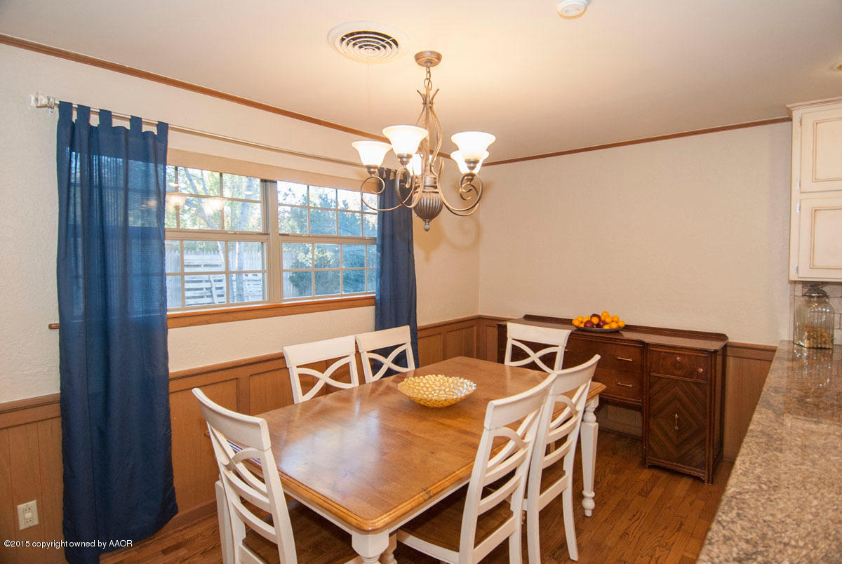 6217 Calumet Road Amarillo, TX 79106 - Photo 11 of 36 DINING VIEW 2