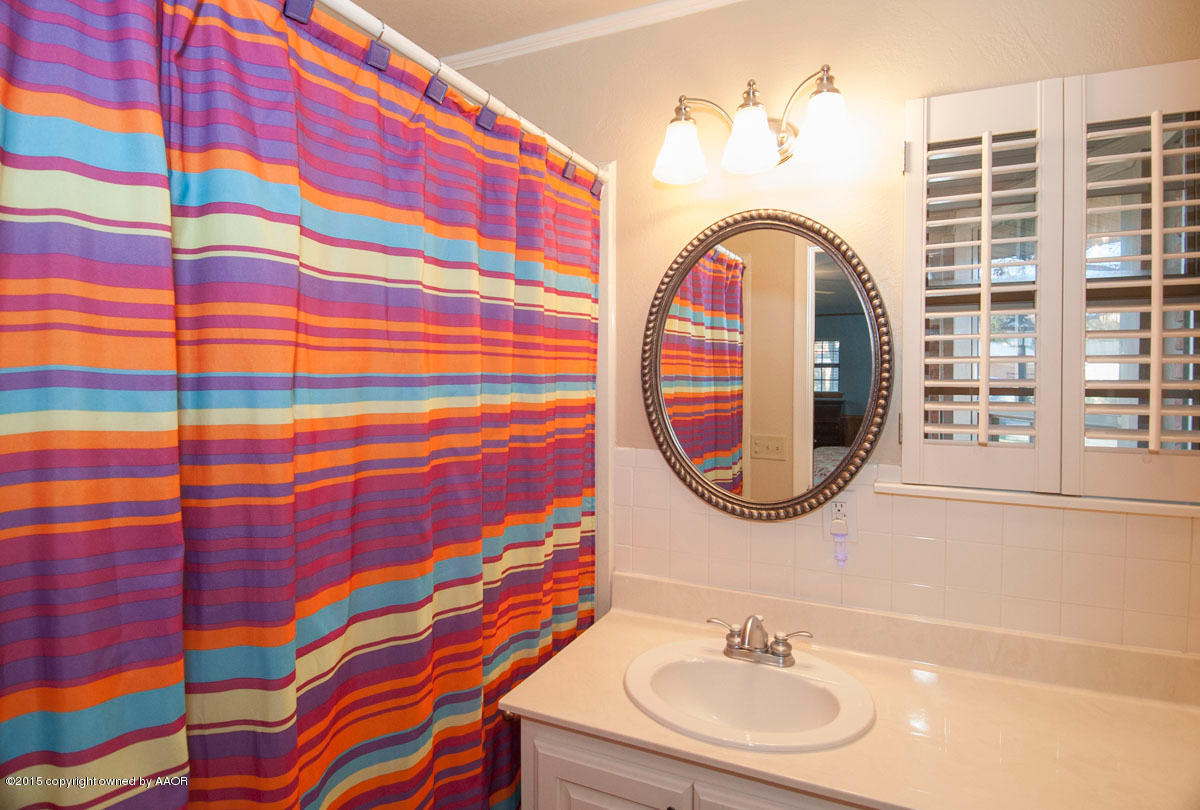 6217 Calumet Road Amarillo, TX 79106 - Photo 16 of 36 MASTER BATH