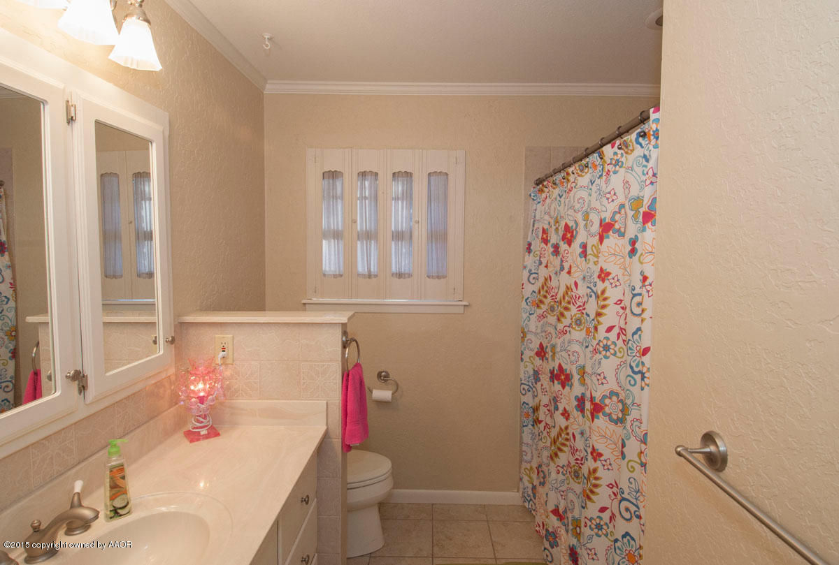 6217 Calumet Road Amarillo, TX 79106 - Photo 19 of 36 BATHROOM 2 VIEW 2