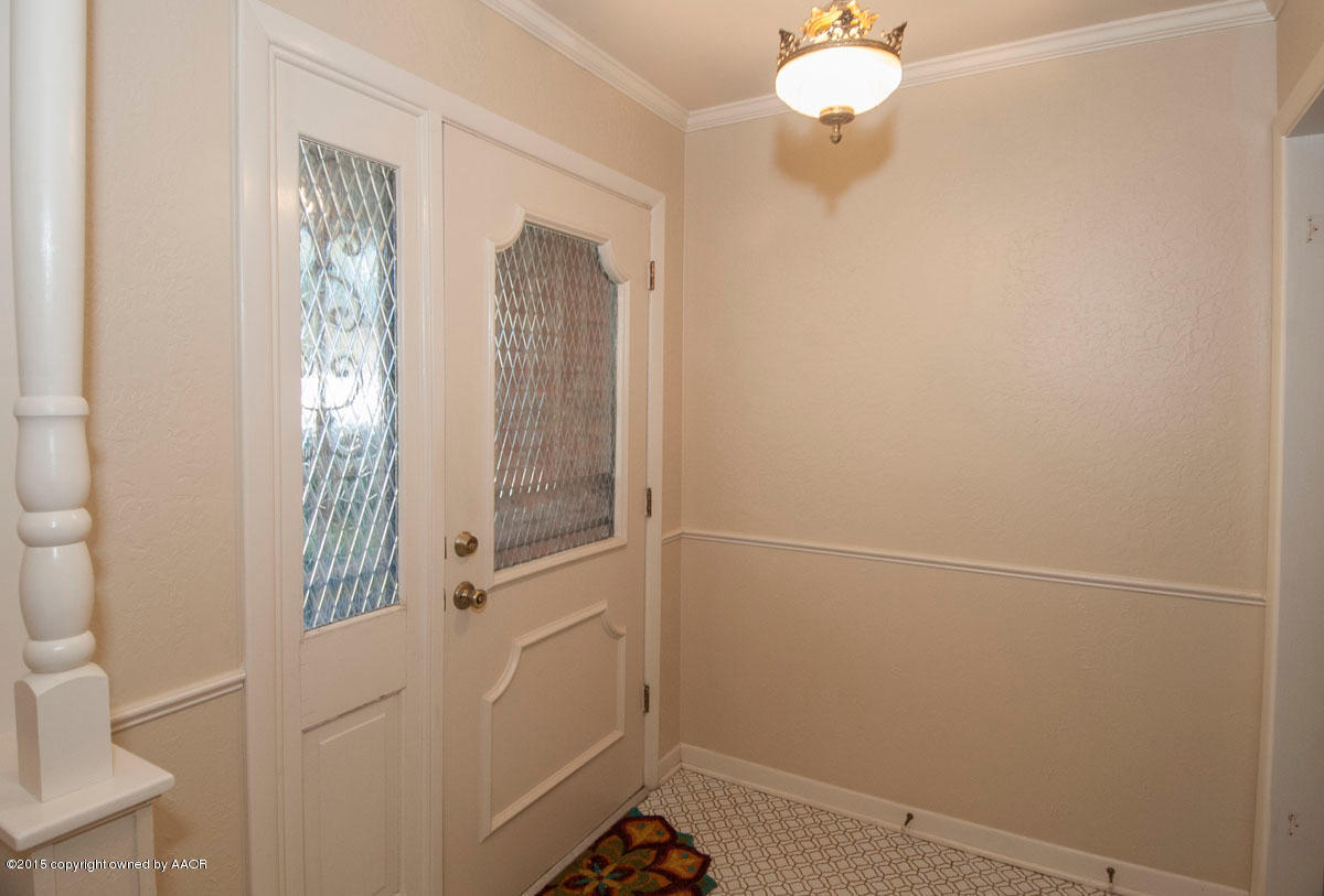 6217 Calumet Road Amarillo, TX 79106 - Photo 3 of 36 ENTRY