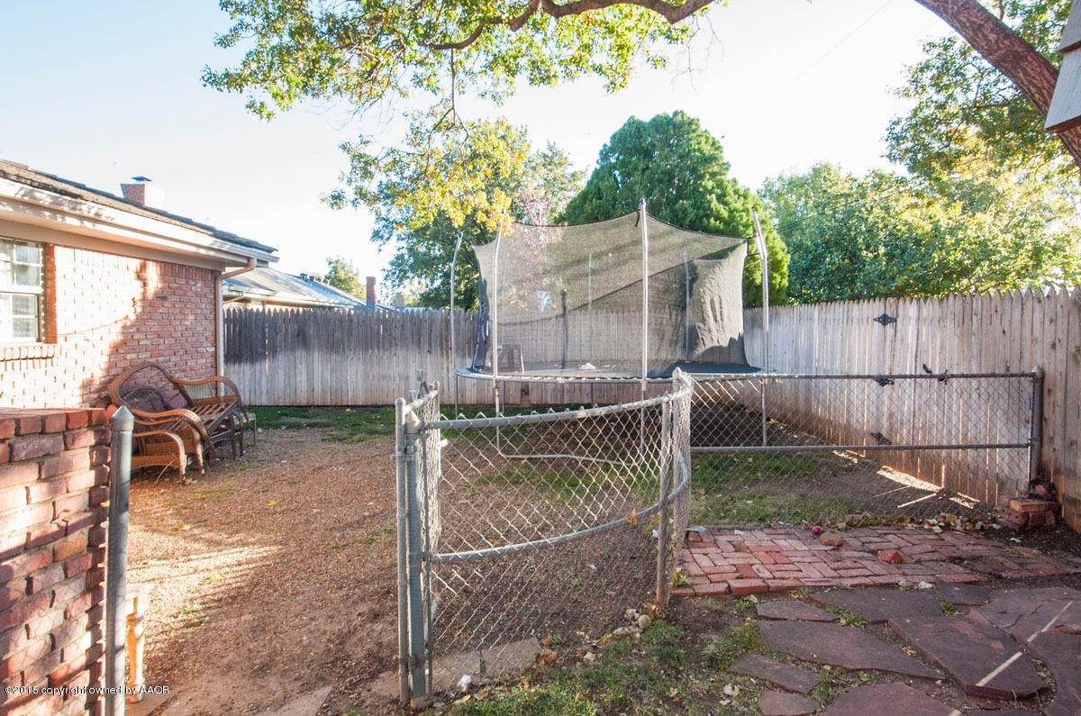 6217 Calumet Road Amarillo, TX 79106 - Photo 33 of 36 DOG RUN VIEW 1