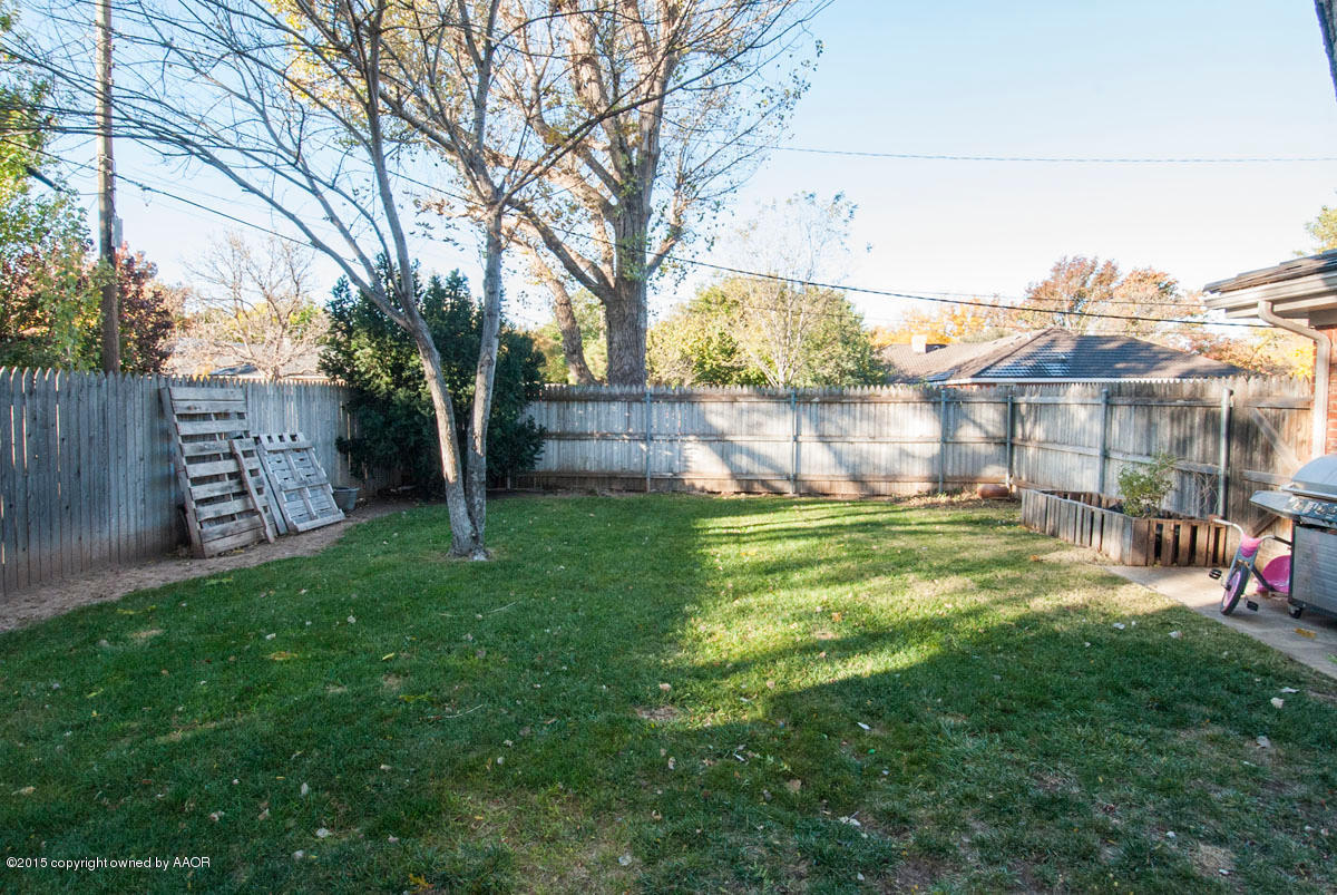 6217 Calumet Road Amarillo, TX 79106 - Photo 35 of 36 YARD VIEW 1