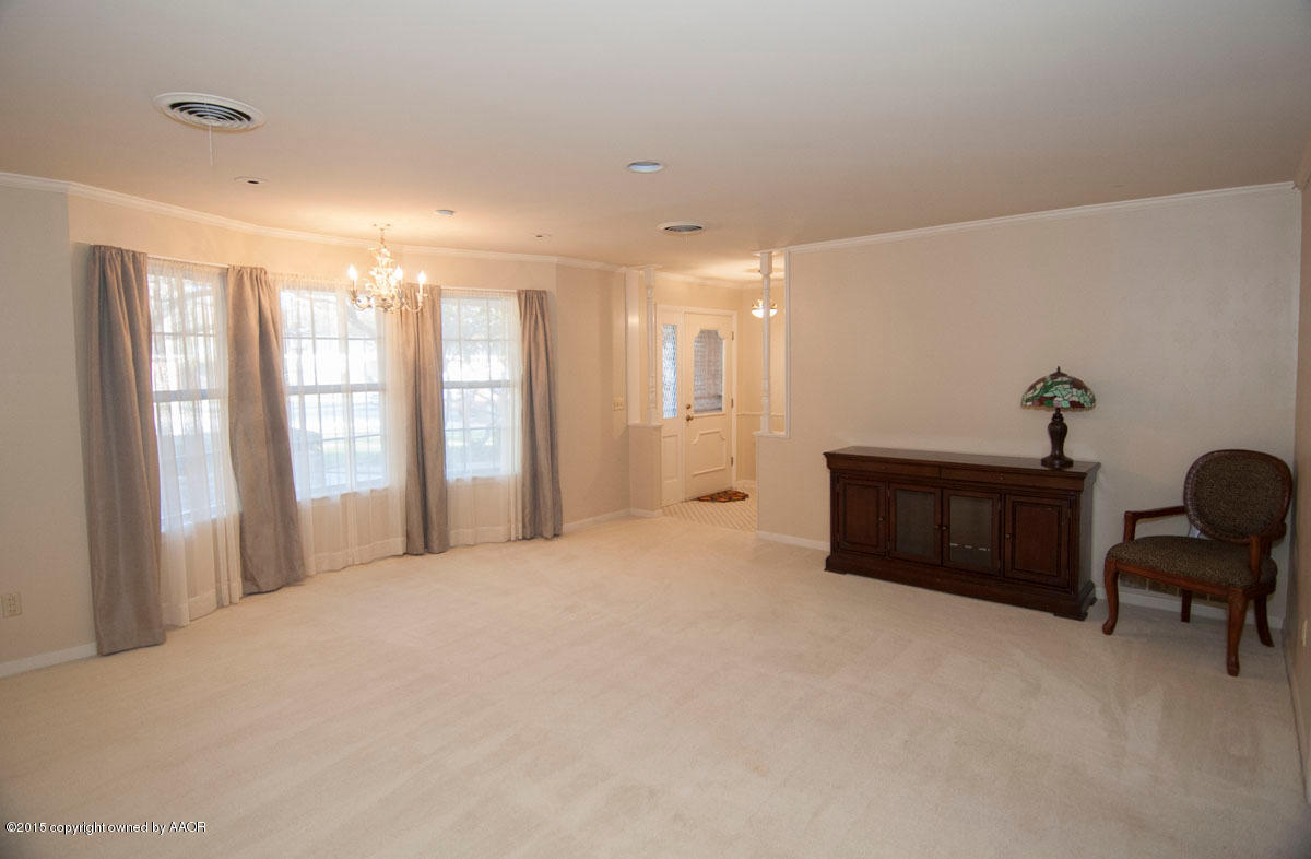 6217 Calumet Road Amarillo, TX 79106 - Photo 4 of 36 FORMAL LIVING VIEW 1