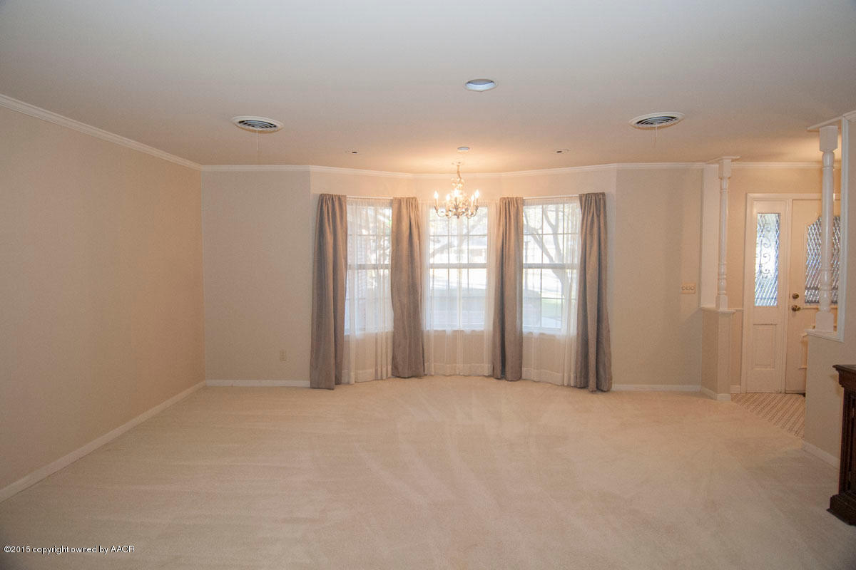 6217 Calumet Road Amarillo, TX 79106 - Photo 5 of 36 FORMAL LIVING VIEW 2