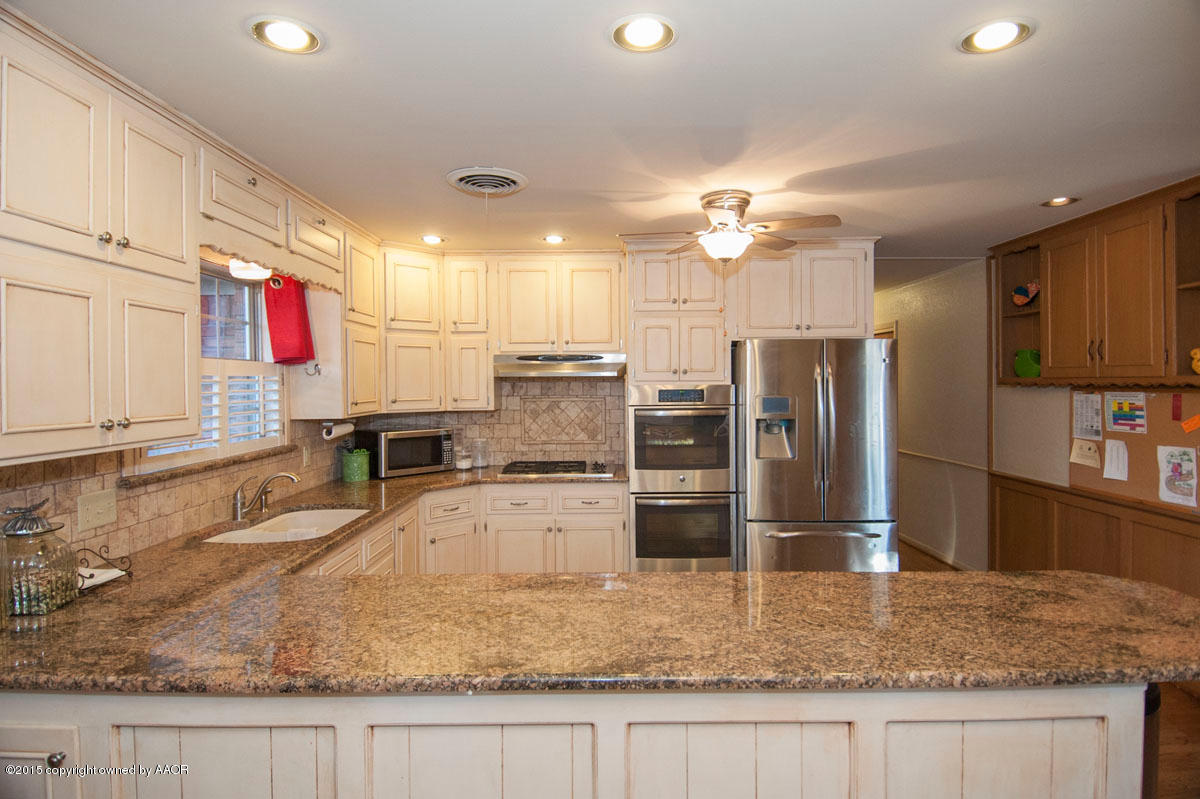 6217 Calumet Road Amarillo, TX 79106 - Photo 6 of 36 KITCHEN VIEW 1