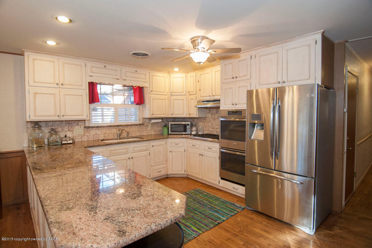 6217 Calumet Road Amarillo, TX 79106 - Photo 7 of 36 KITCHEN VIEW 2