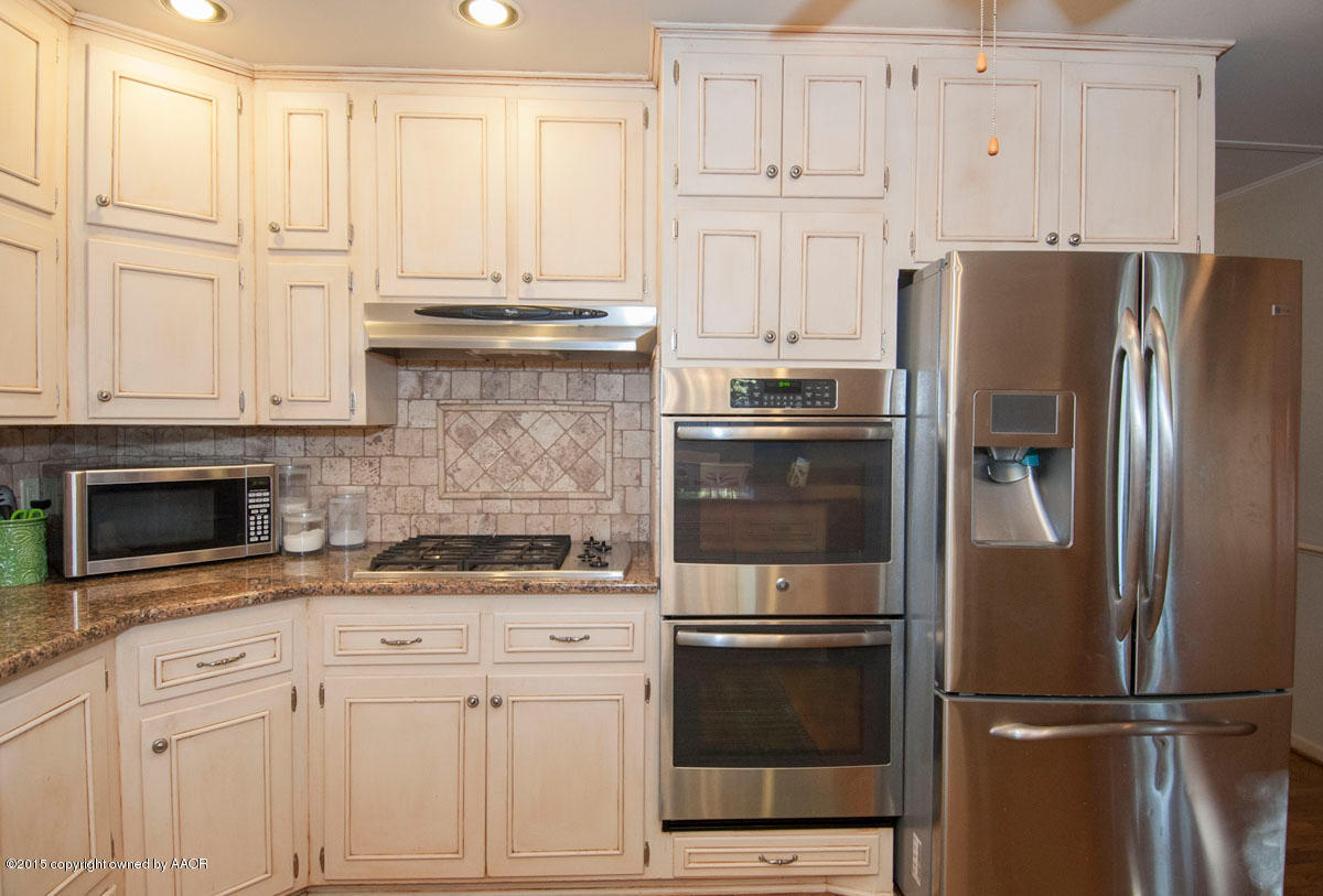 6217 Calumet Road Amarillo, TX 79106 - Photo 9 of 36 KITCHEN VIEW 4