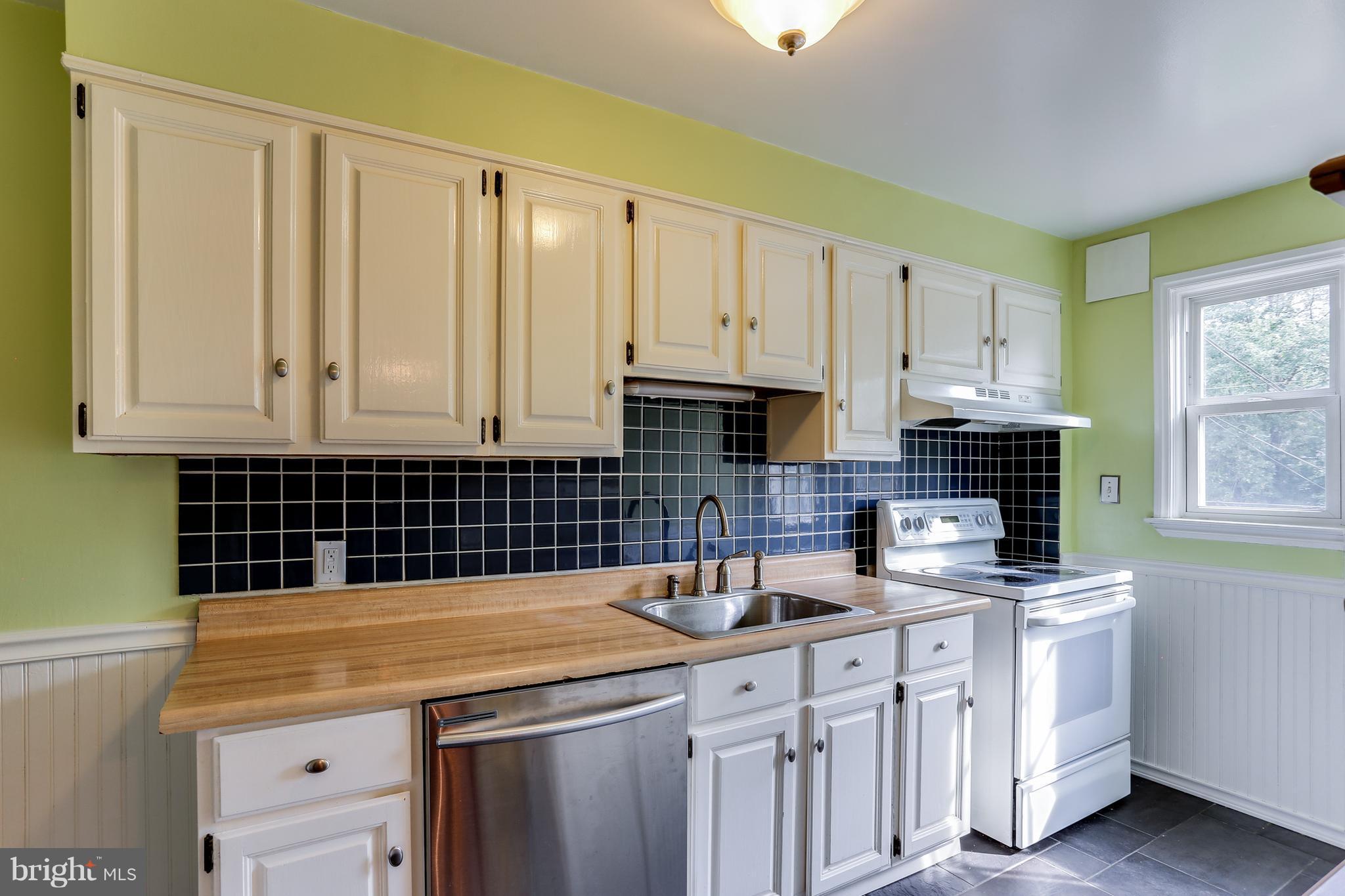 1663 Thetford Road Baltimore, MD 21286 - Photo 6 of 22 Kitchen