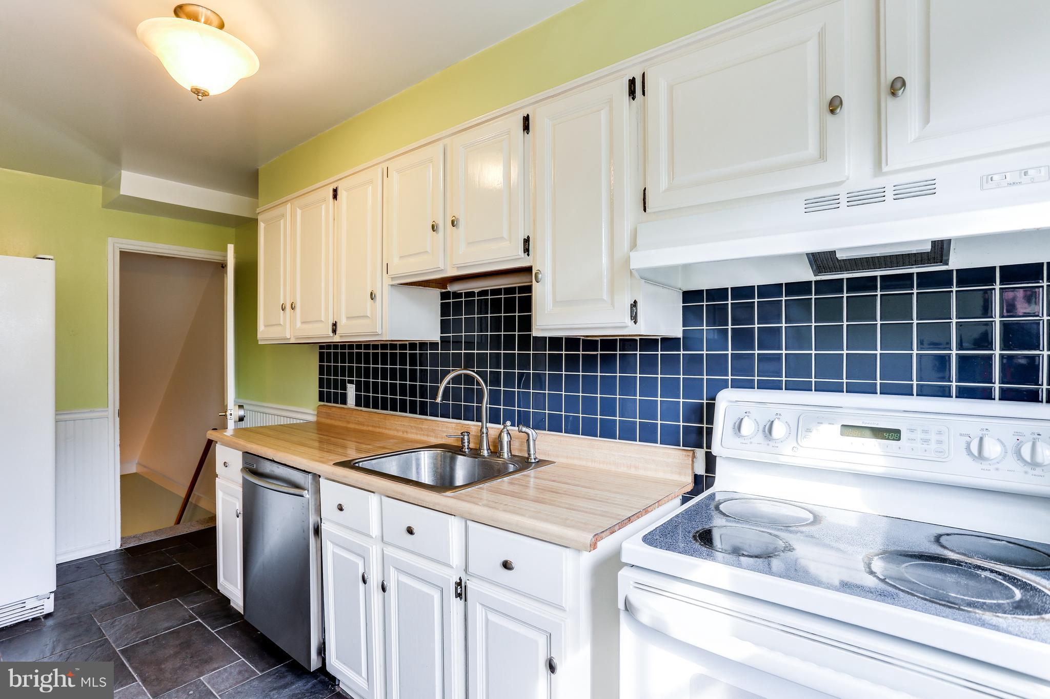1663 Thetford Road Baltimore, MD 21286 - Photo 7 of 22 Kitchen