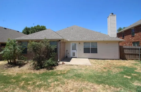 $2,295 | 5316 Lake Garden Drive, Grand Prairie, TX 75052