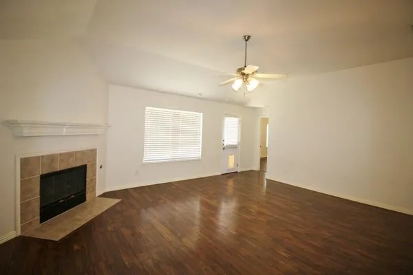 $2,295 | 5316 Lake Garden Drive, Grand Prairie, TX 75052