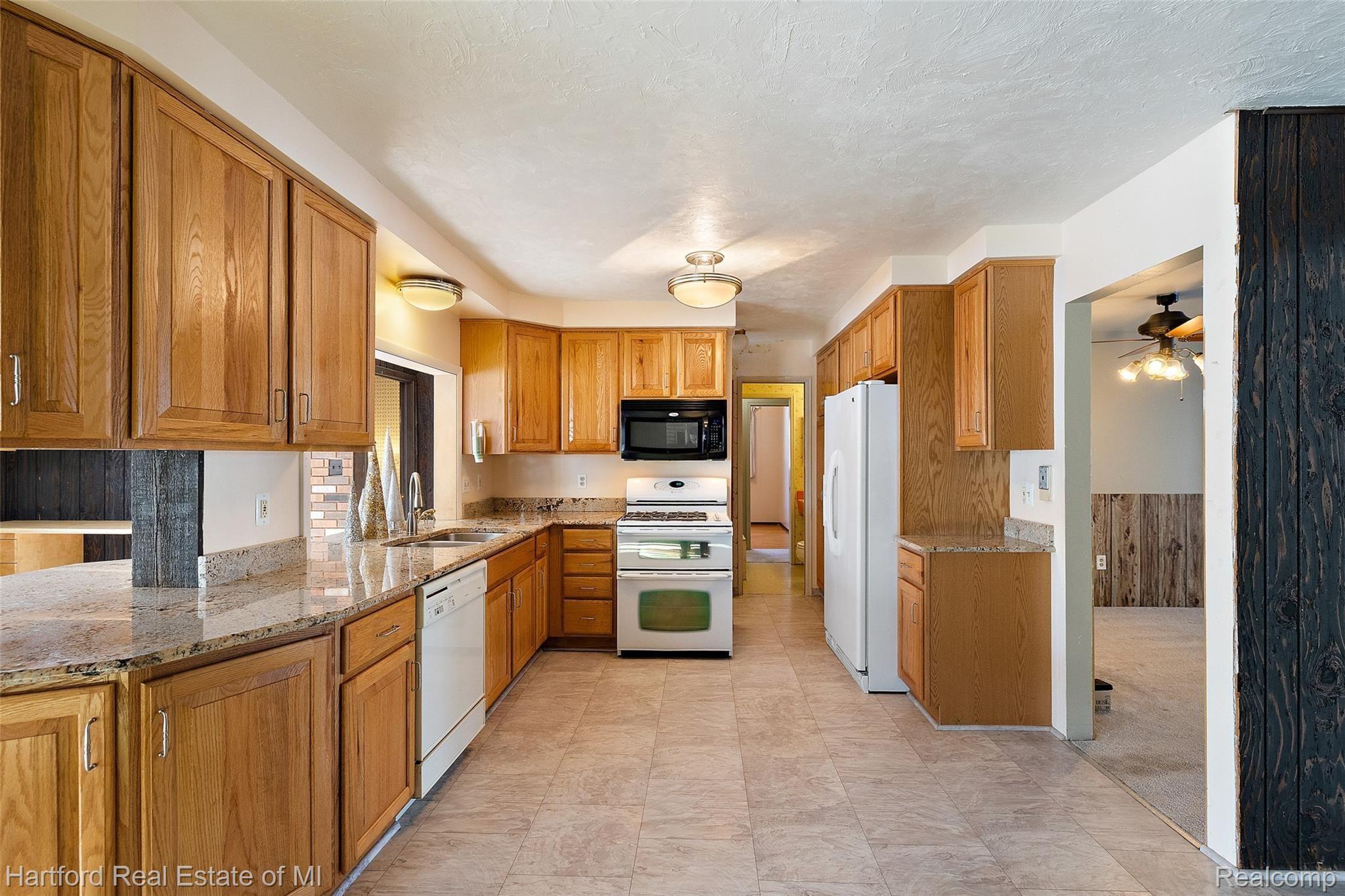 14381 Riverside Drive Livonia, MI 48154 - Photo 13 of 30 All appliances stay