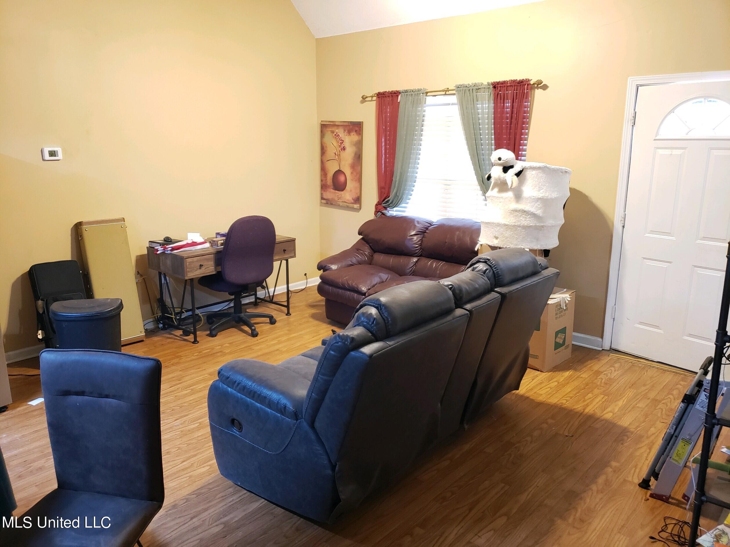 193 Chickasaw Ridge Pope, MS 38658 - Photo 12 of 23 Living Room