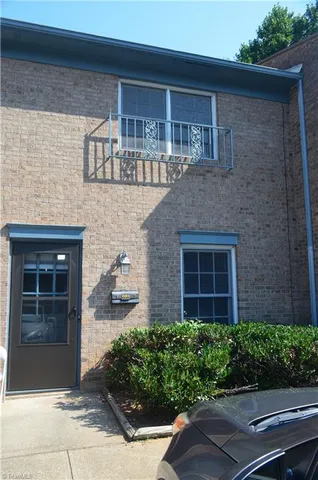 $1,100 | 323 Old Vineyard Road, Winston-Salem, NC 27104