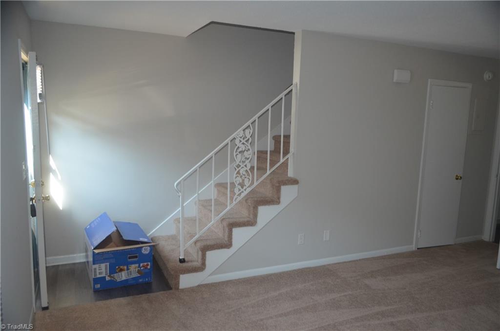 323 Old Vineyard Road Winston-Salem, NC 27104 - Photo 4 of 16