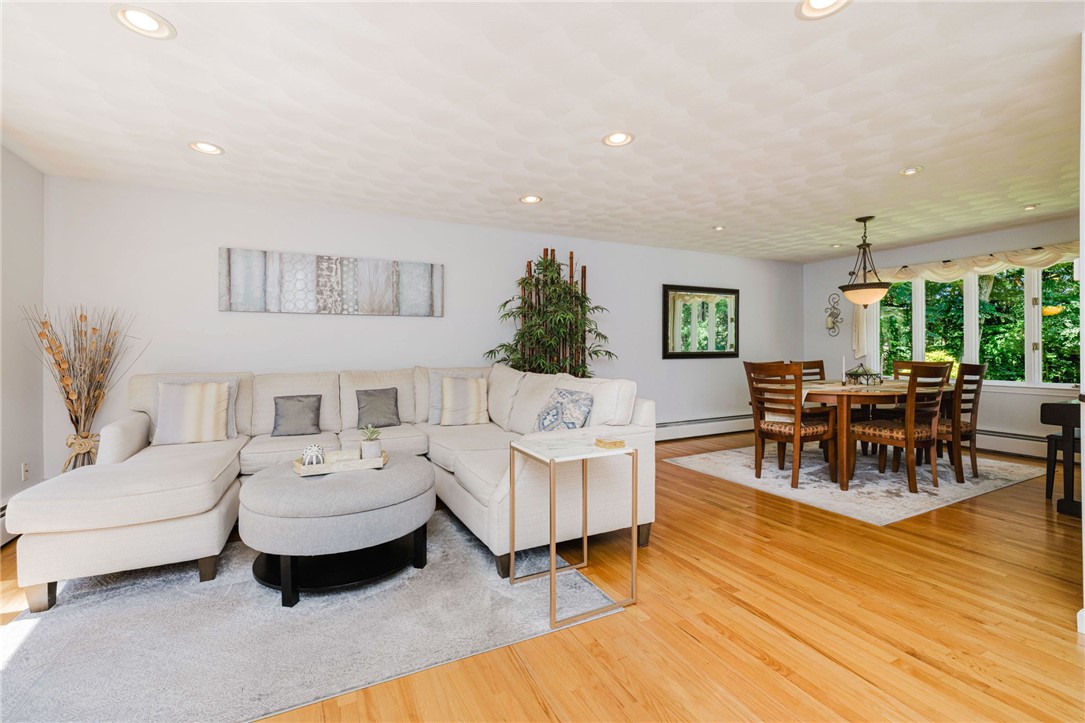 22 Oakview Terrace Glocester, RI 02857 - Photo 5 of 36