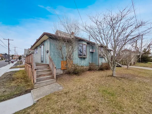 $350,000 | 54 Slocum Street, Acushnet, MA 02743