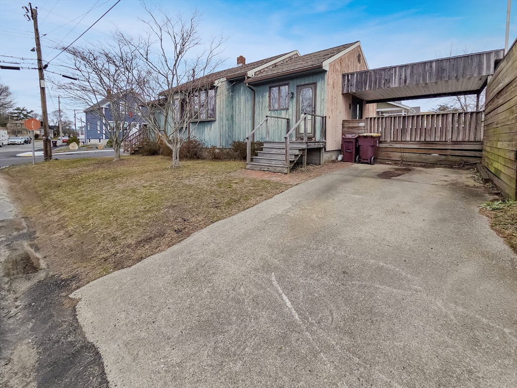 54 Slocum Street Acushnet, MA 02743 - Photo 2 of 35