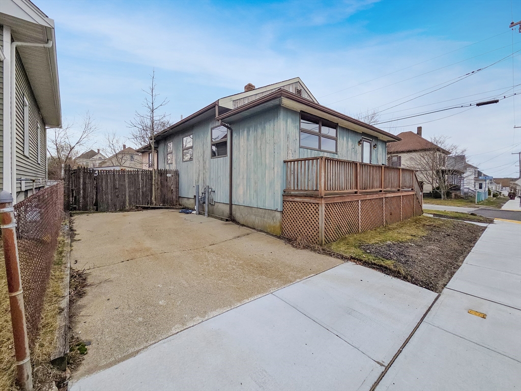 54 Slocum Street Acushnet, MA 02743 - Photo 3 of 35