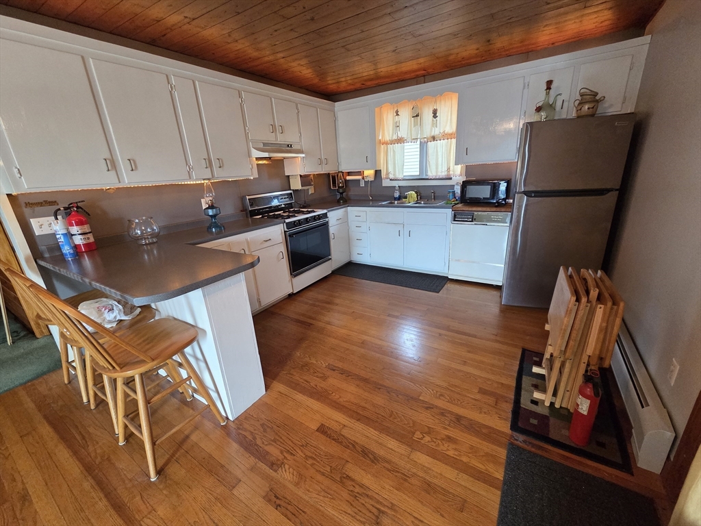 54 Slocum Street Acushnet, MA 02743 - Photo 4 of 35