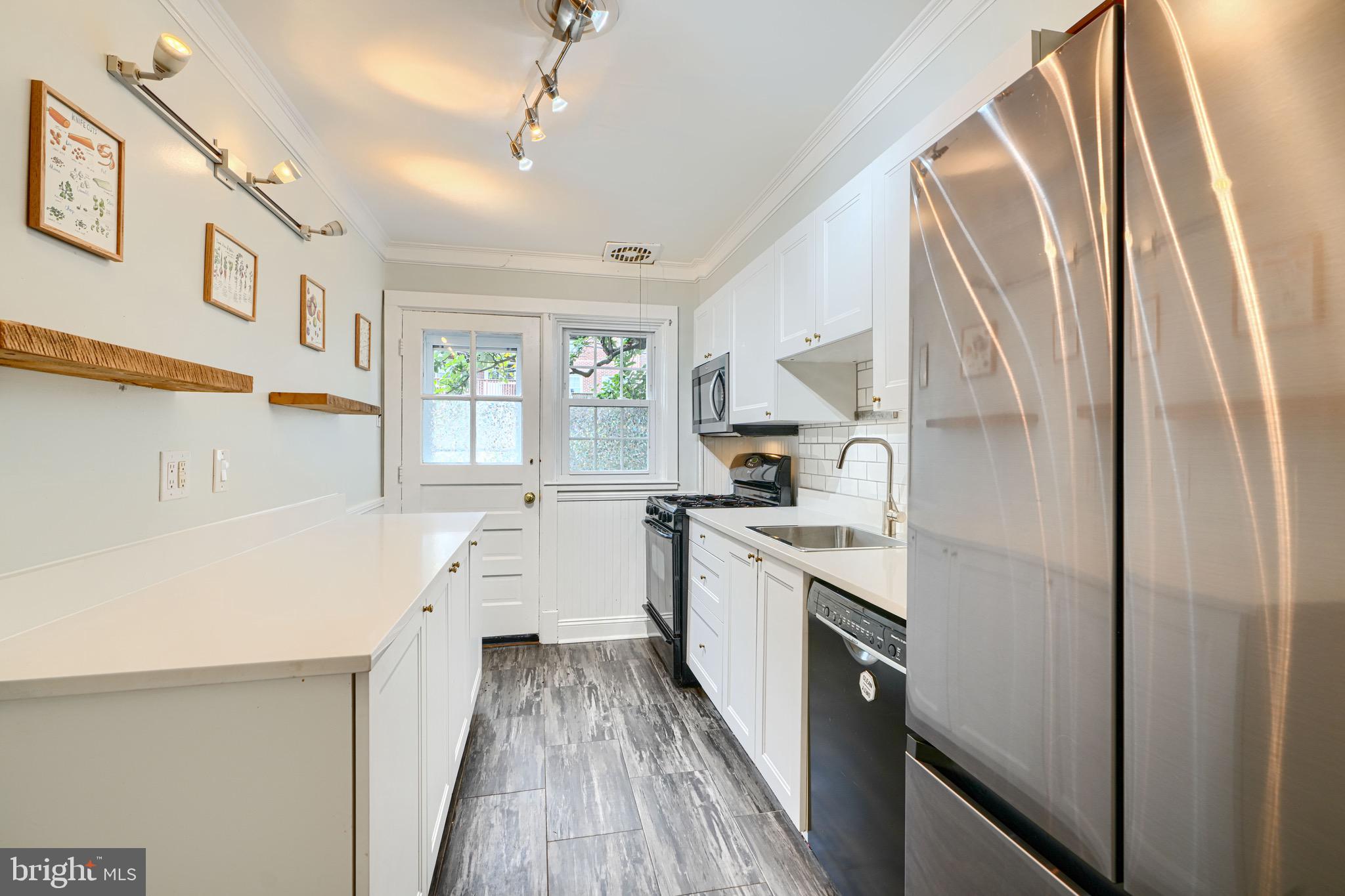 6142 Regent Park Road Baltimore, MD 21228 - Photo 11 of 36