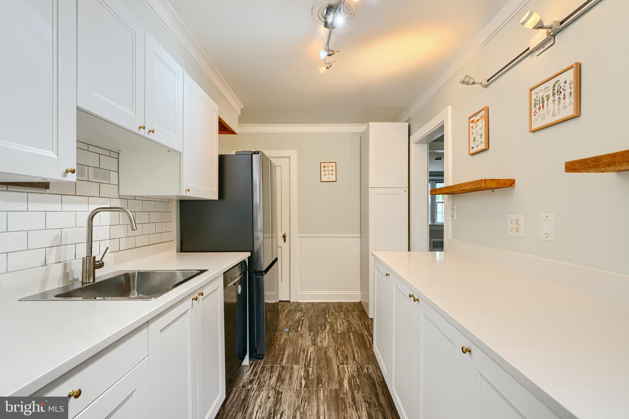 6142 Regent Park Road Baltimore, MD 21228 - Photo 14 of 36