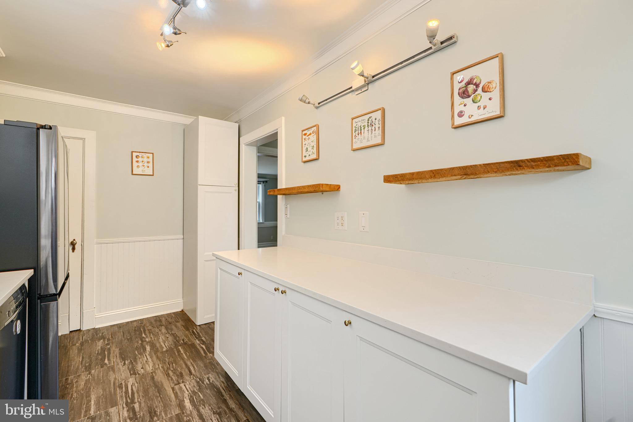 6142 Regent Park Road Baltimore, MD 21228 - Photo 15 of 36