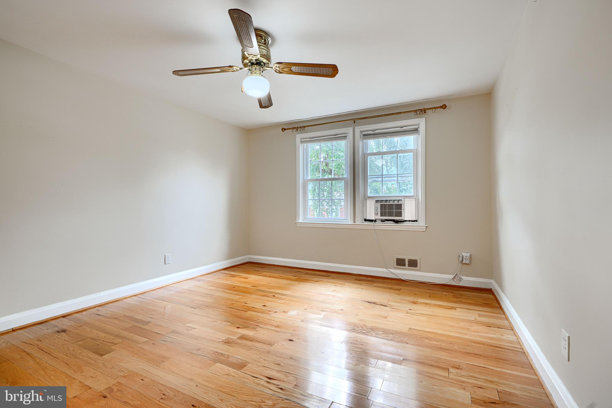 6142 Regent Park Road Baltimore, MD 21228 - Photo 17 of 36