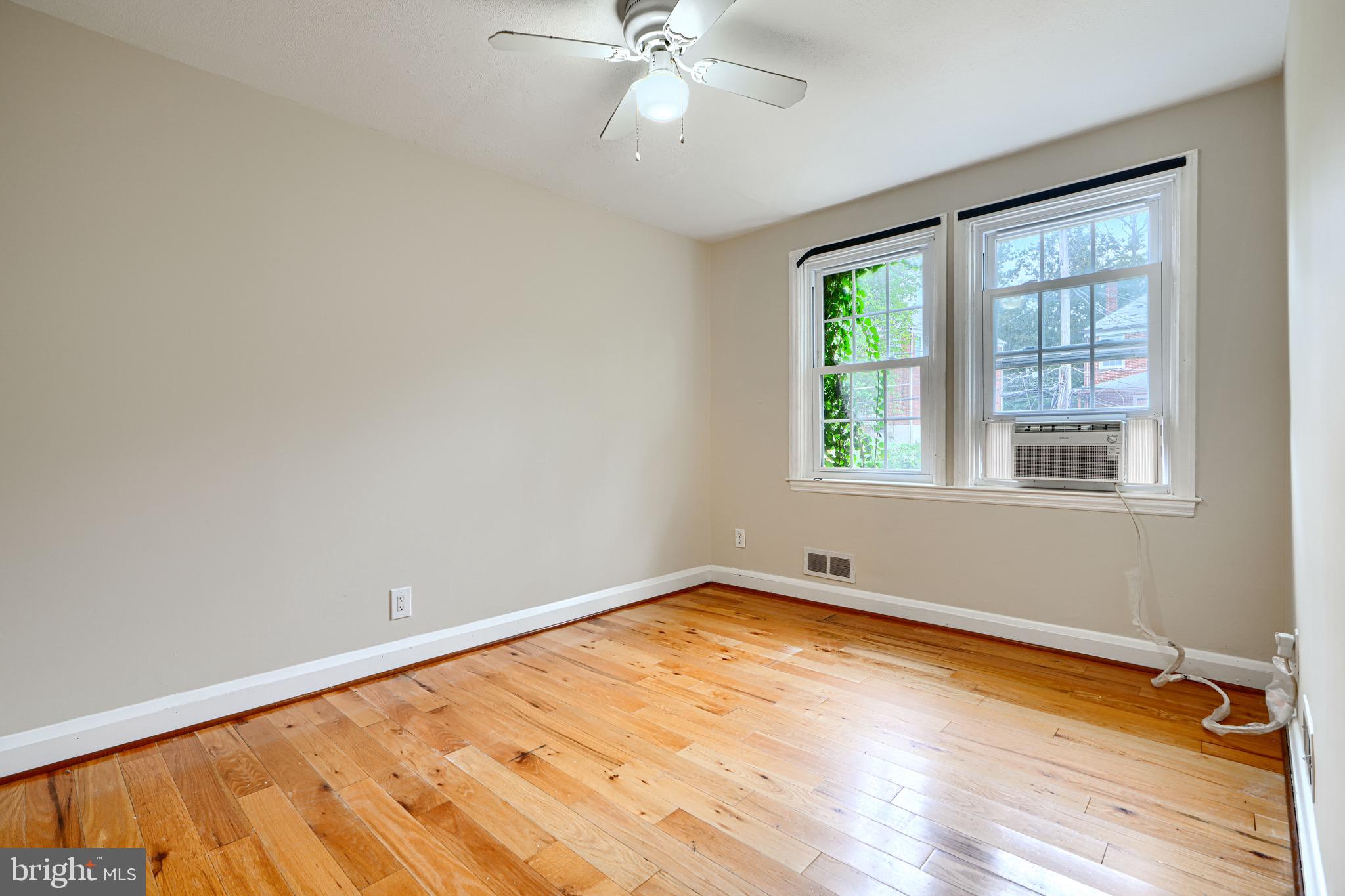 6142 Regent Park Road Baltimore, MD 21228 - Photo 22 of 36 Bedroom