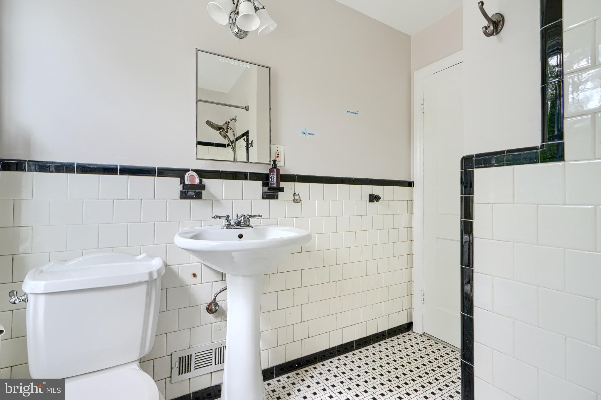 6142 Regent Park Road Baltimore, MD 21228 - Photo 25 of 36