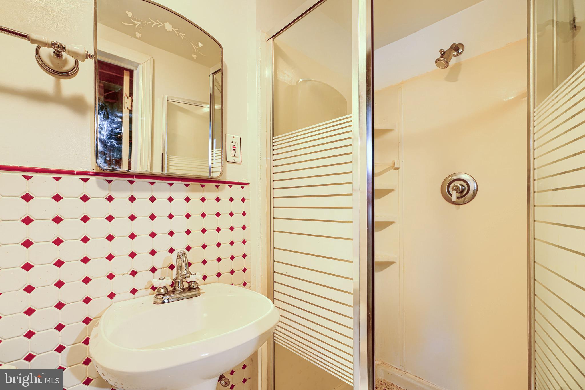 6142 Regent Park Road Baltimore, MD 21228 - Photo 32 of 36