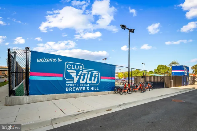 a view of a pathway with house on both side