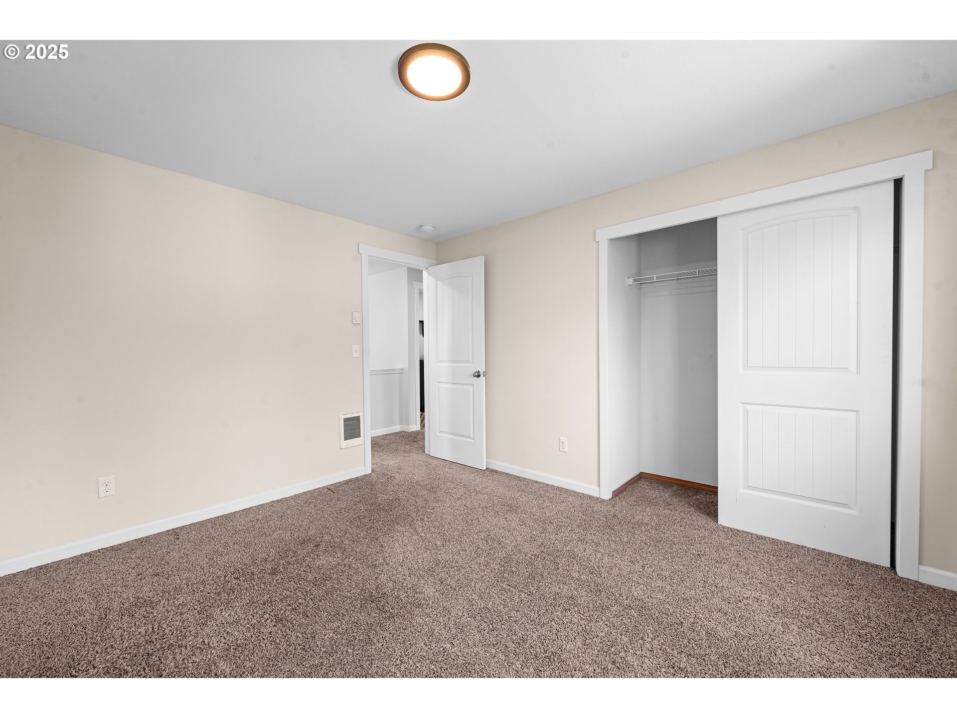 1225 3rd Avenue Hammond, OR 97121 - Photo 30 of 47 a view of an empty room