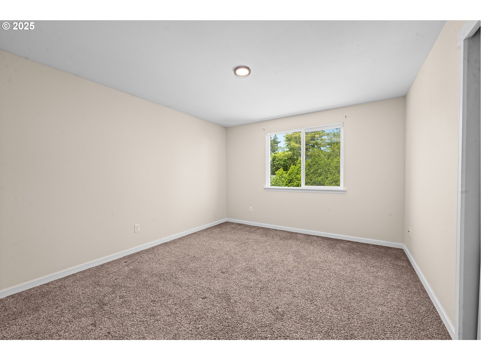 1225 3rd Avenue Hammond, OR 97121 - Photo 31 of 47 an empty room with windows