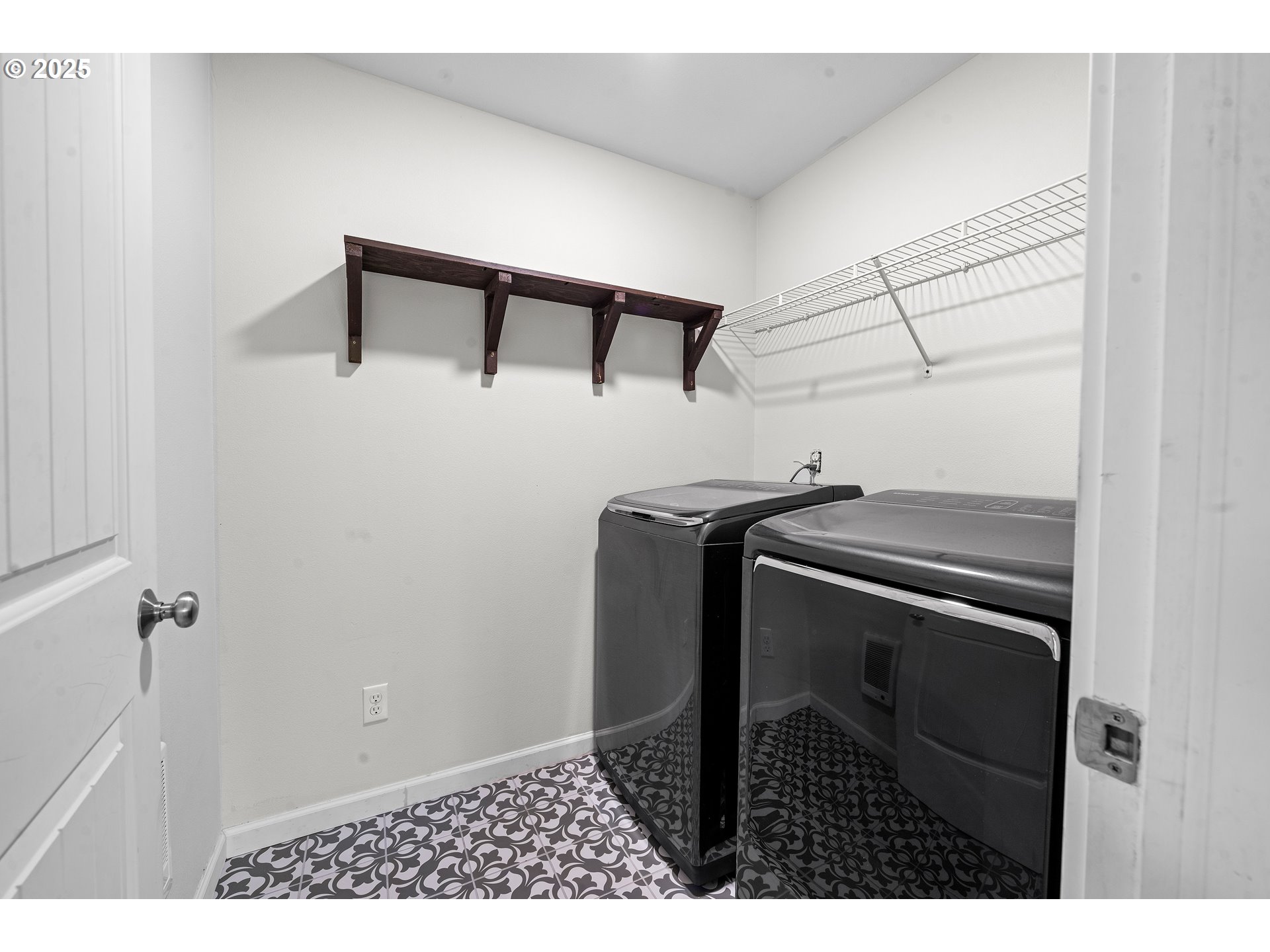 1225 3rd Avenue Hammond, OR 97121 - Photo 33 of 47 a view of storage and utility