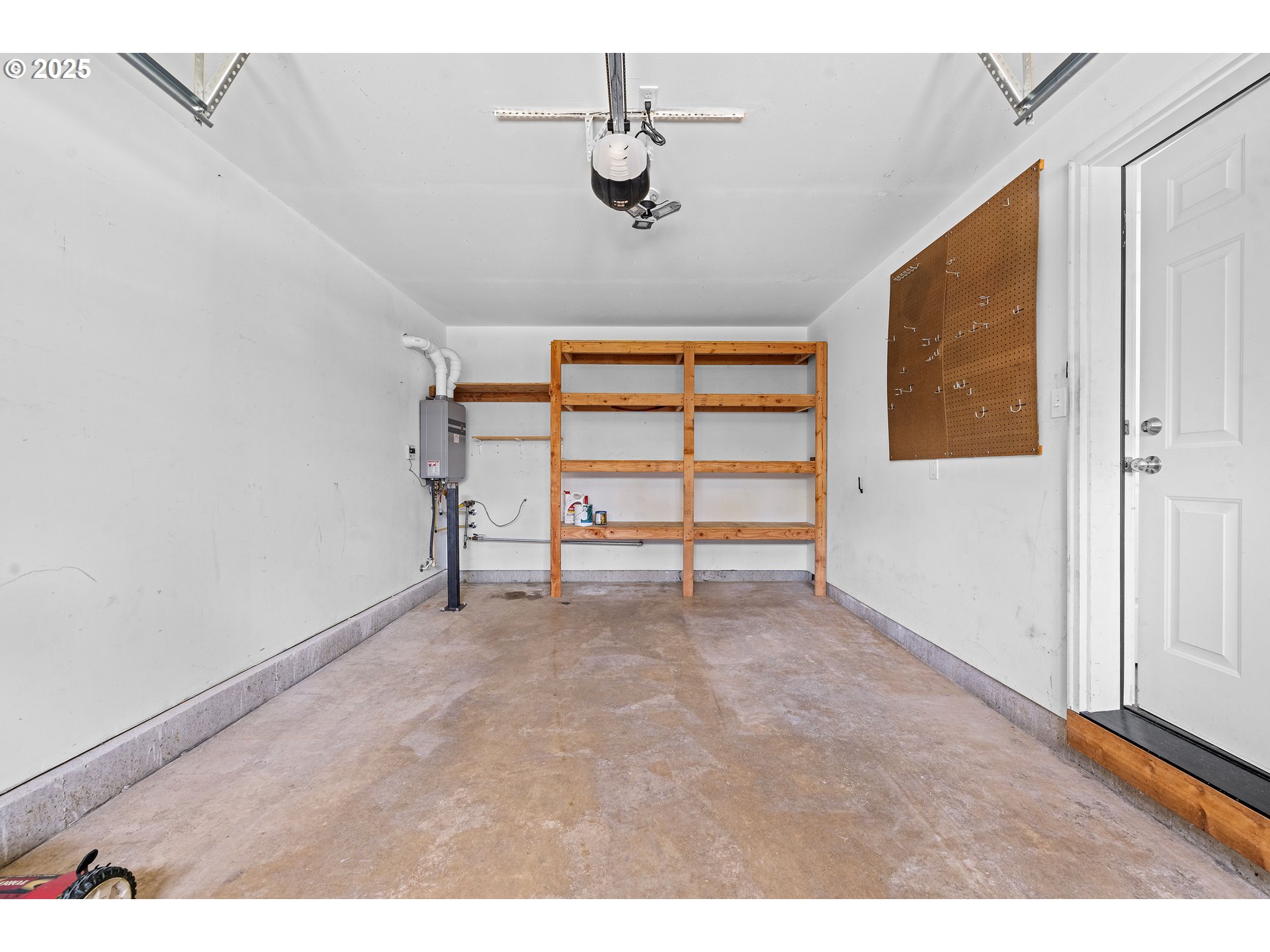 1225 3rd Avenue Hammond, OR 97121 - Photo 35 of 47 a view of room with balcony and a ceiling fan
