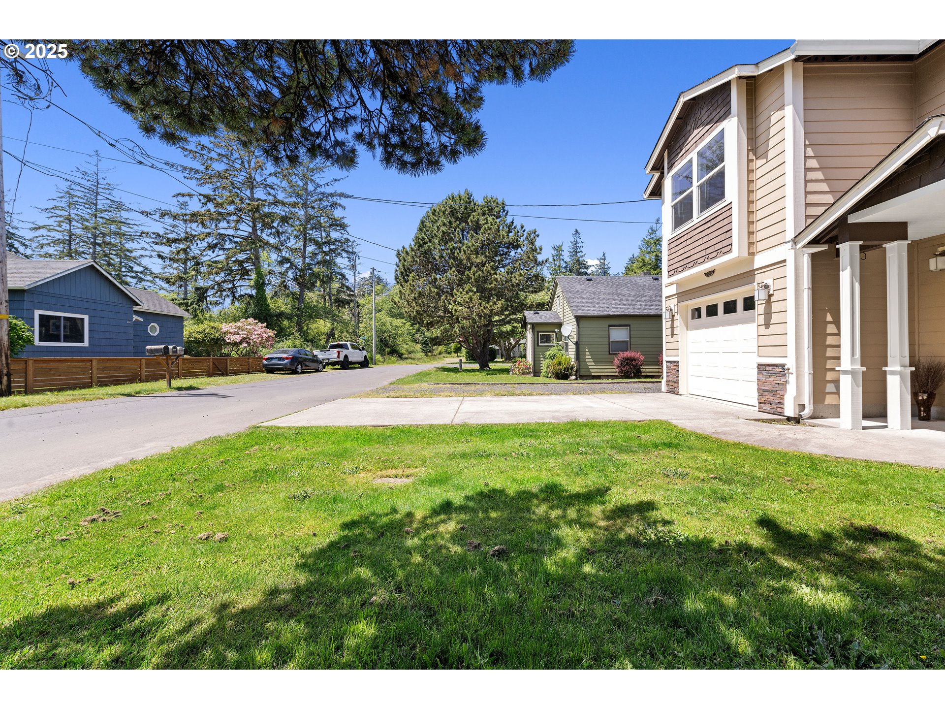 1225 3rd Avenue Hammond, OR 97121 - Photo 36 of 47 a view of building with yard