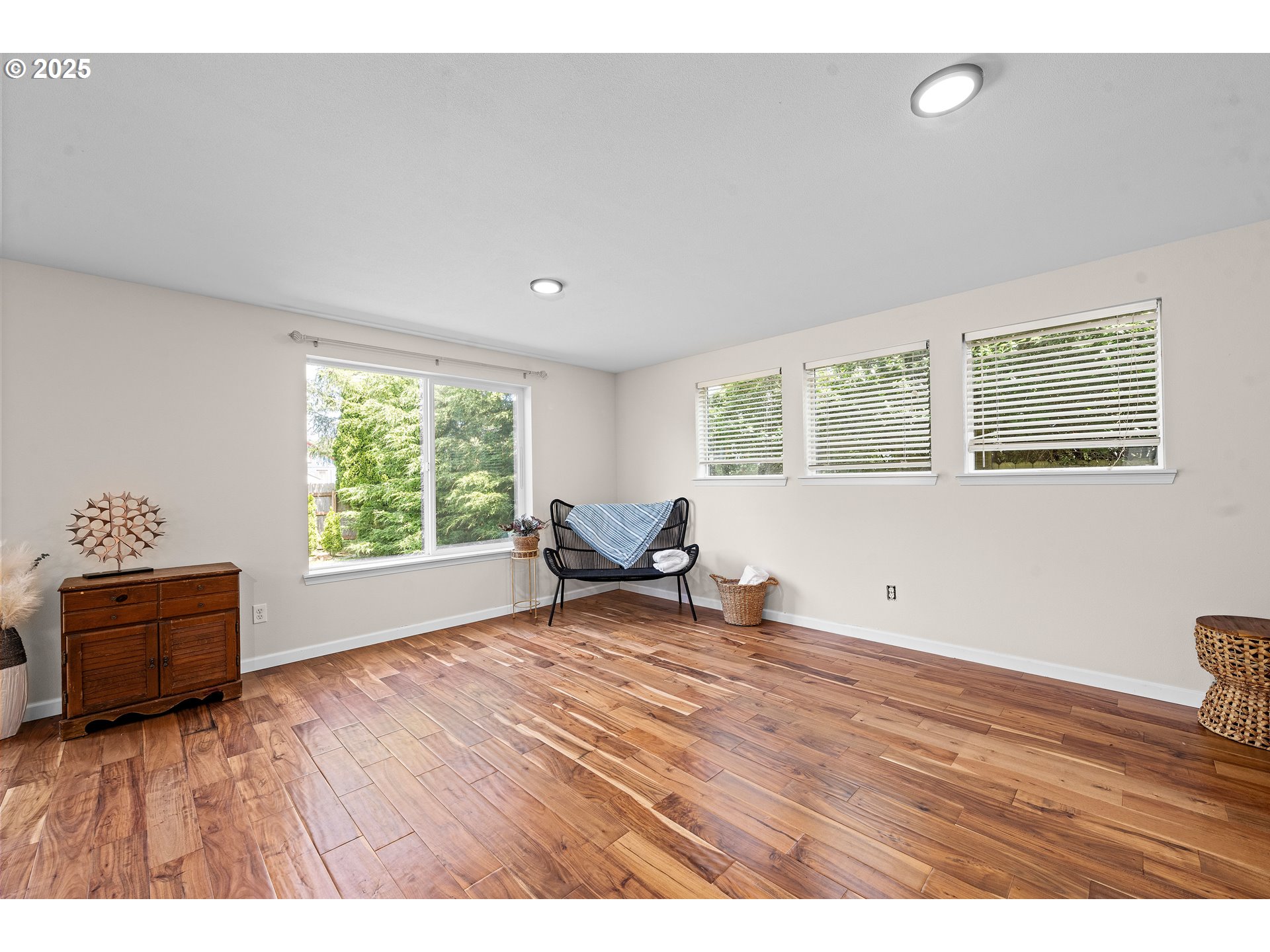 1225 3rd Avenue Hammond, OR 97121 - Photo 8 of 47 a living room with furniture and a window