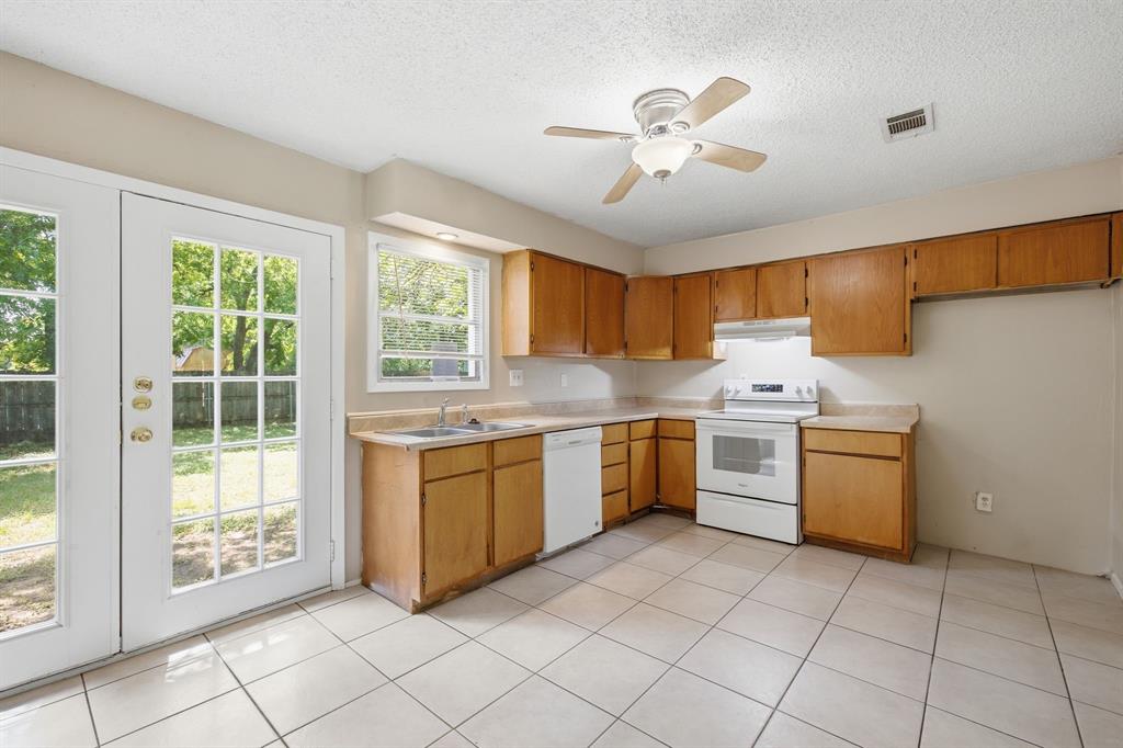 308 North Roe Street, Unit B White Settlement, TX 76108 - Photo 10 of 20