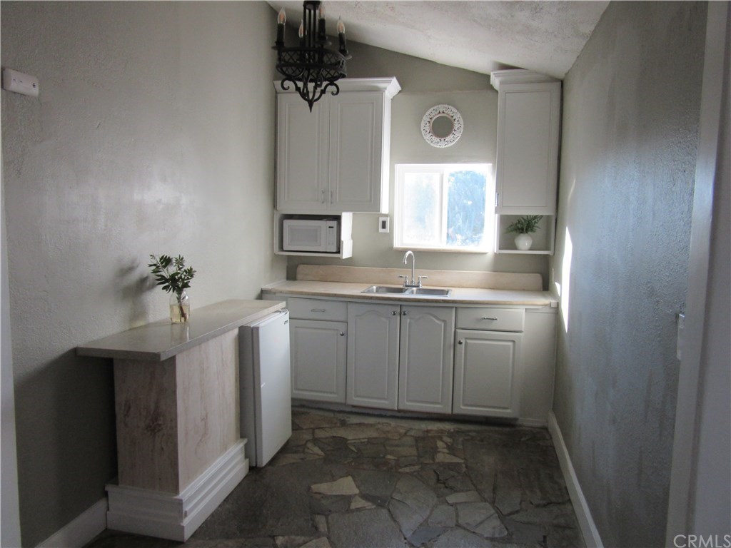 22602 Strohm Drive Perris, CA 92570 - Photo 11 of 12 Guest House Kitchenette