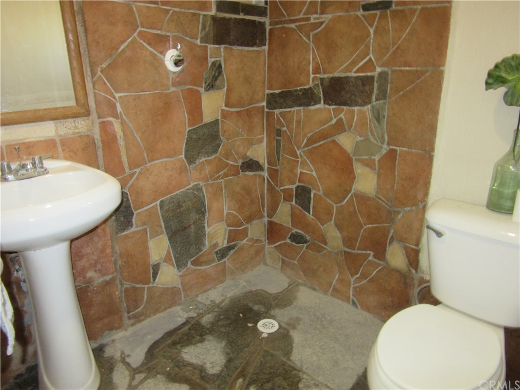 22602 Strohm Drive Perris, CA 92570 - Photo 10 of 12 Guest House Bath