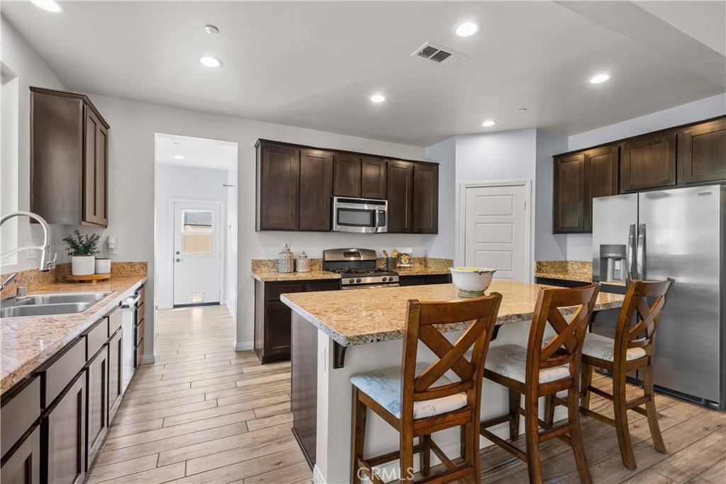 359 Edgewood Drive Fillmore, CA 93015 - Photo 5 of 39