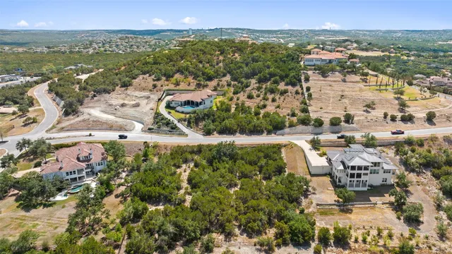 a view of a yard with plants