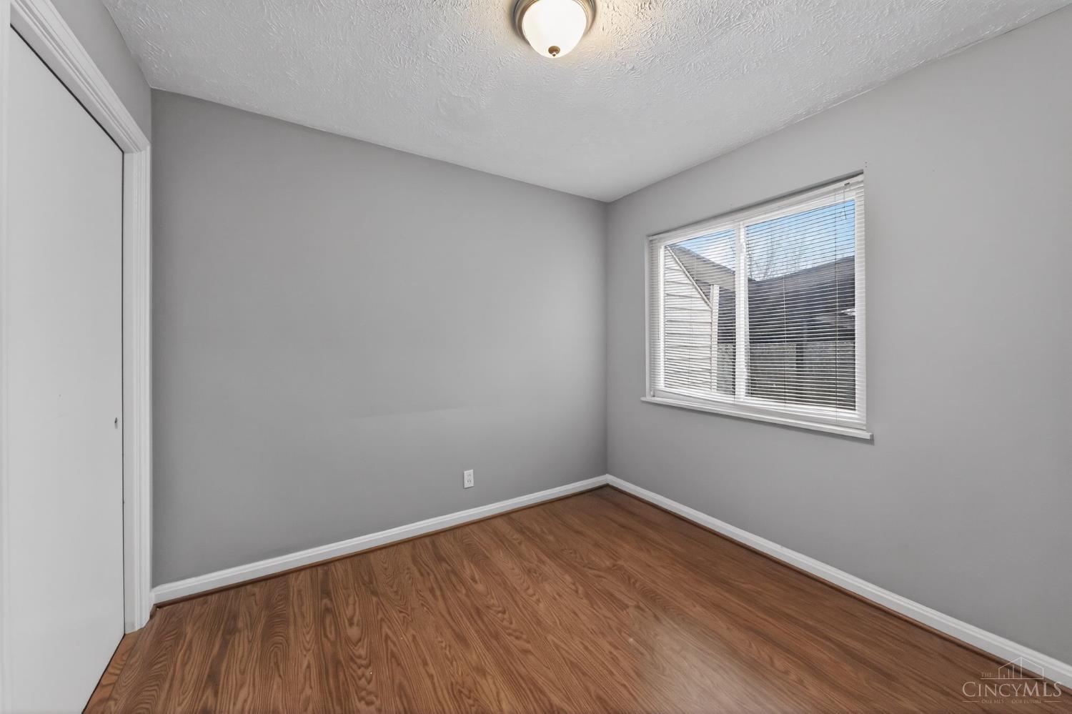 8634 Daly Road Cincinnati, OH 45231 - Photo 11 of 34