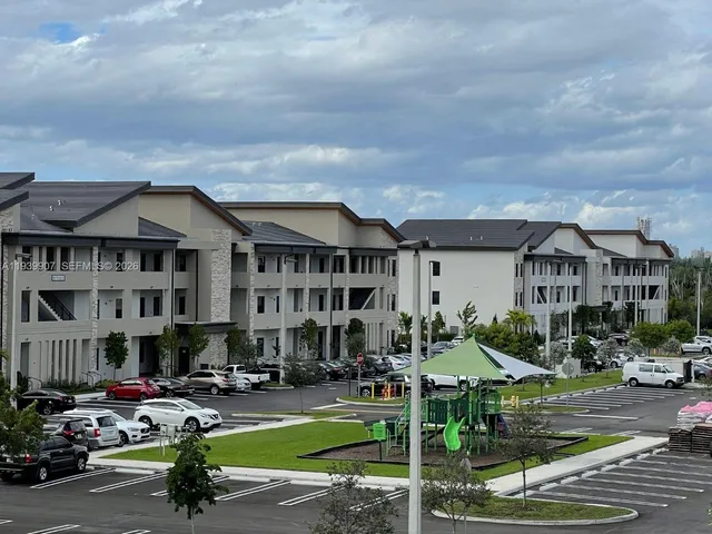 $3,000 | 7915 Northwest 104th Avenue, Unit 32, Doral, FL 33178