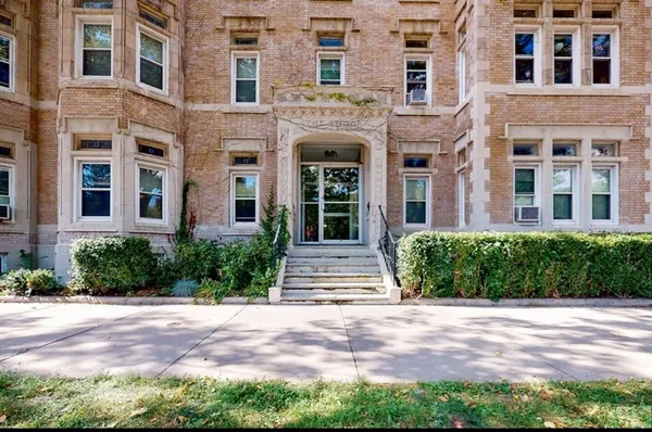 $3,300 | 1834 Beacon Street, Unit 16, Brookline, MA 02445