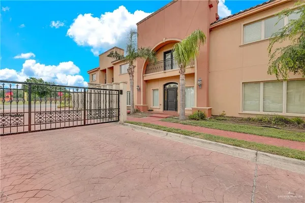 $2,300 | 209 Robin Avenue, McAllen, TX 78504