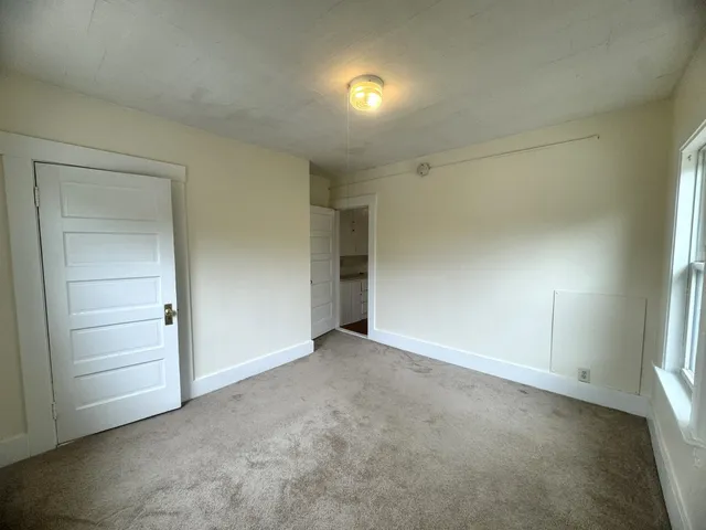 $1,500 | 4 Central Street, Unit 2, Derry, NH 03038