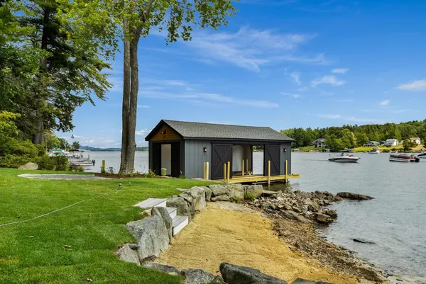 $5,299,000 | 63 Varney Point Rd Right, Gilford, NH 03249